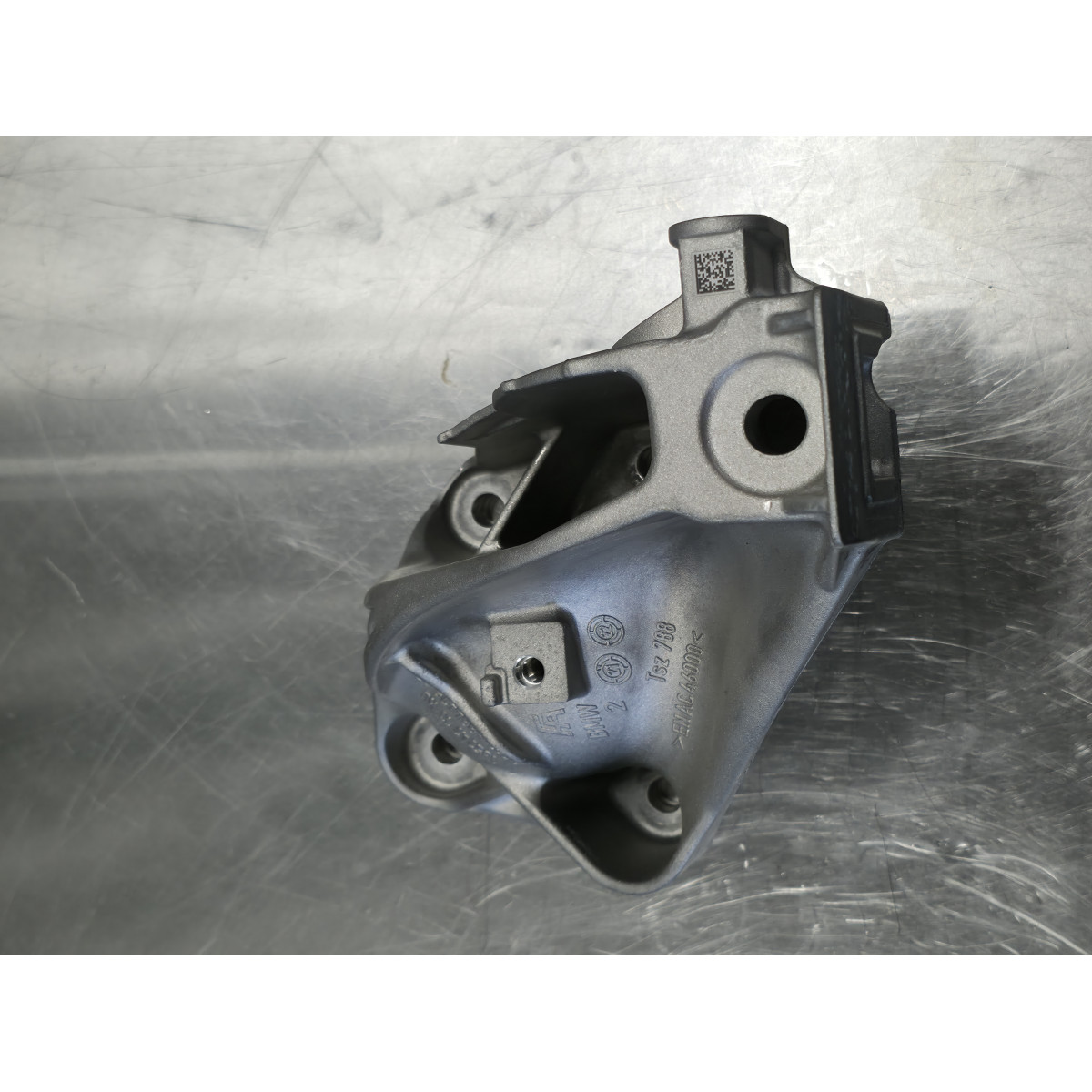 BMW Motortragbock / Motorhalter links 6884475 22116884475